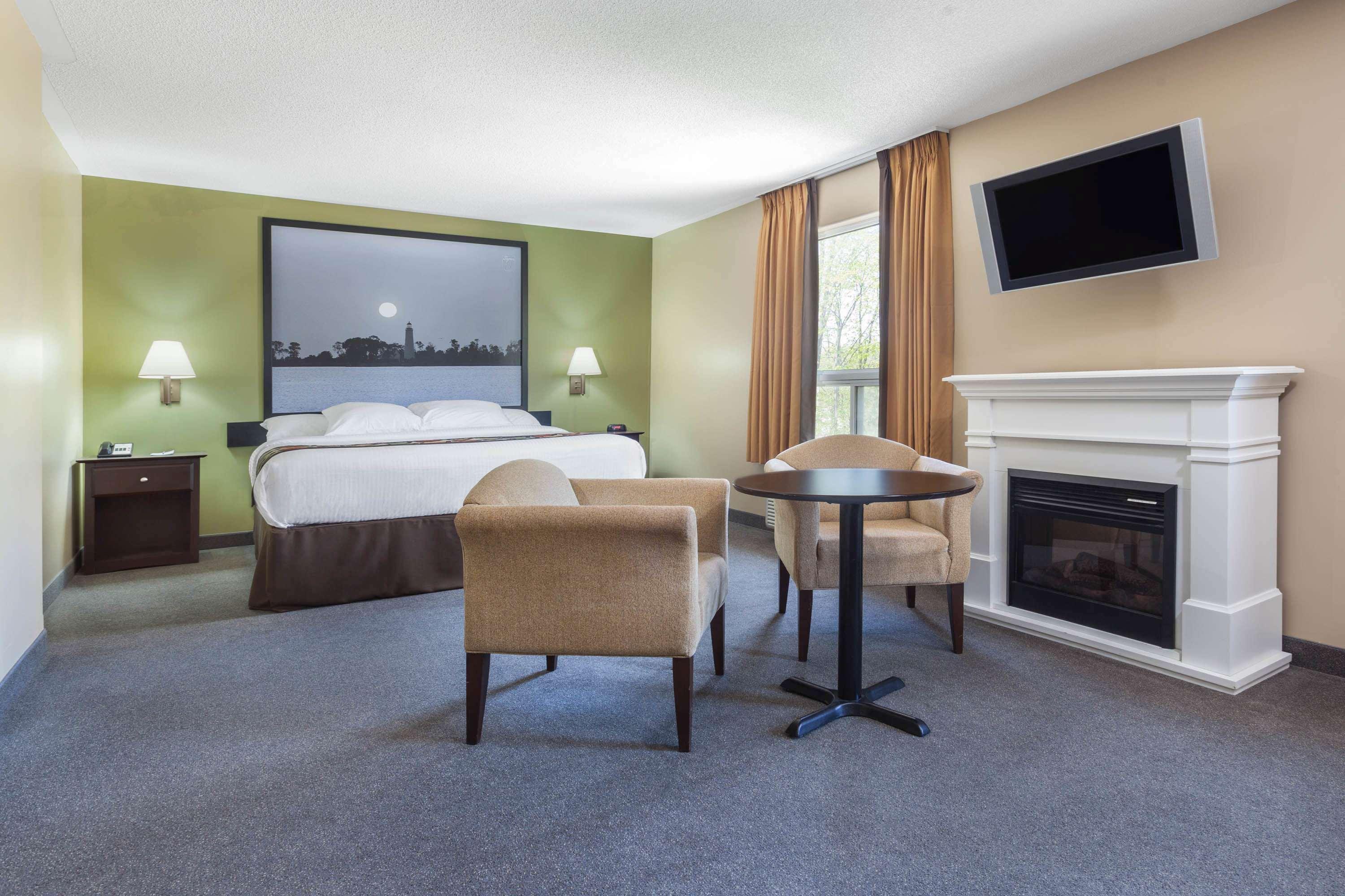 Super 8 By Wyndham Midland Hotel Exterior photo