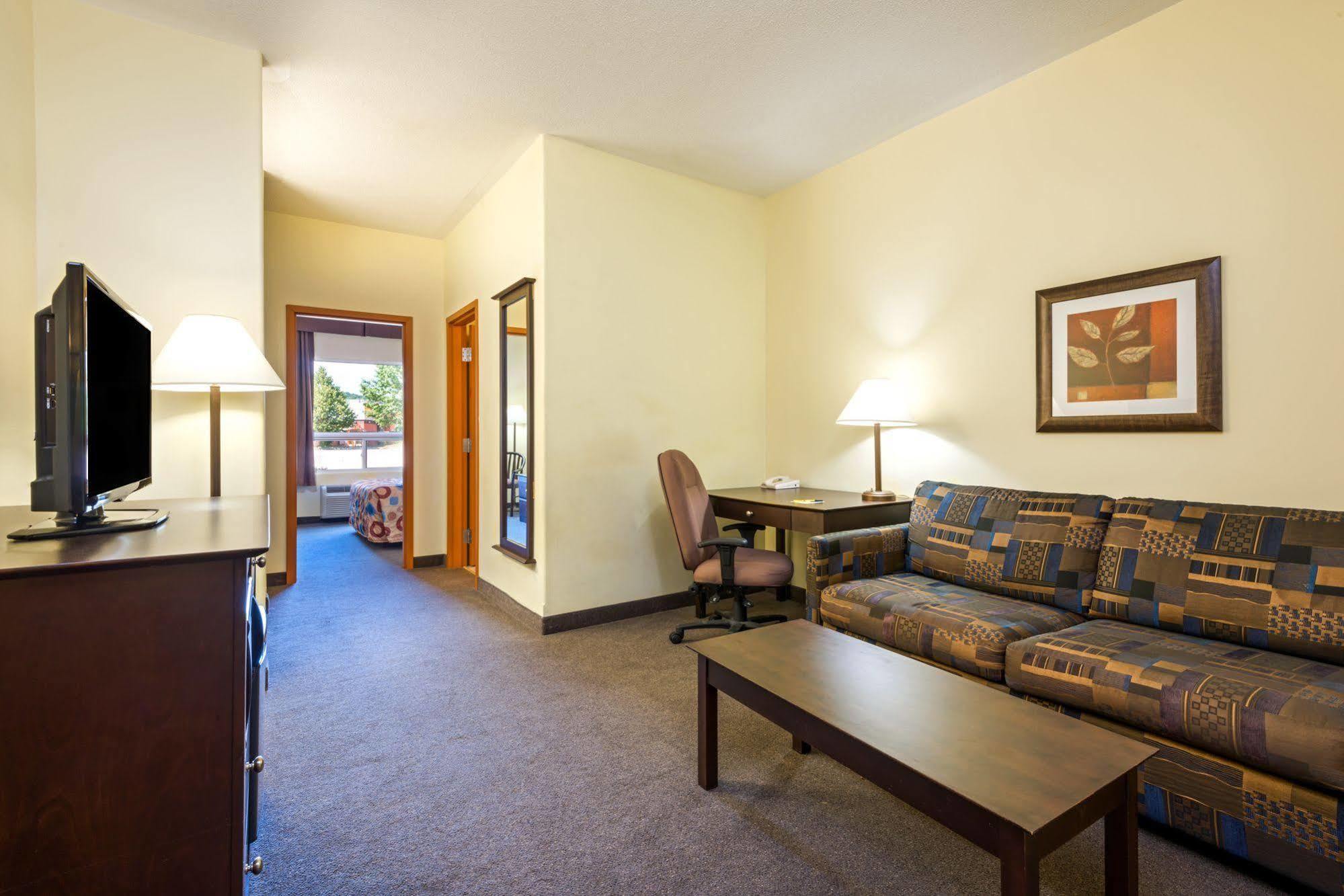 Super 8 By Wyndham Midland Hotel Exterior photo