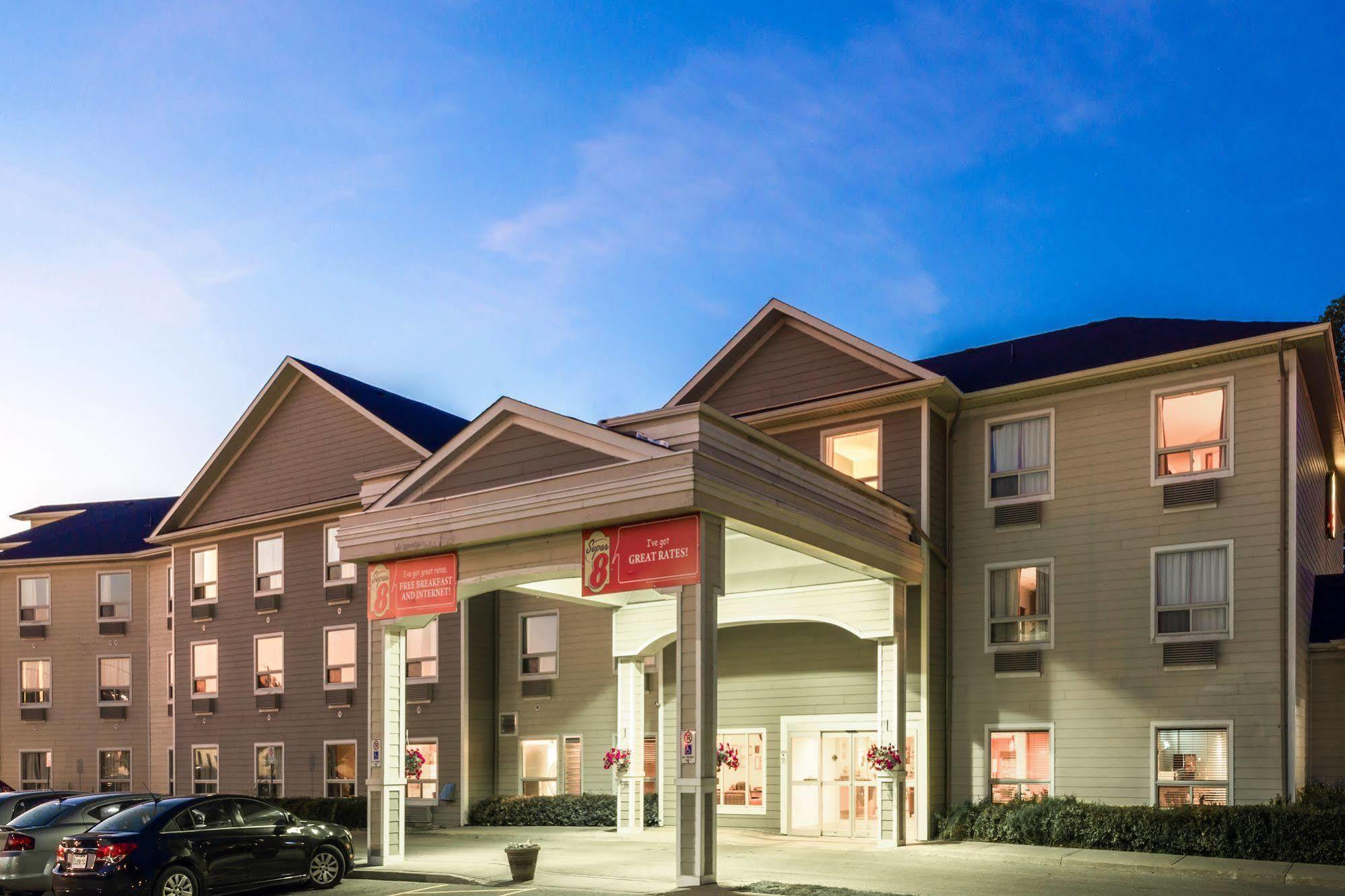 Super 8 By Wyndham Midland Hotel Exterior photo